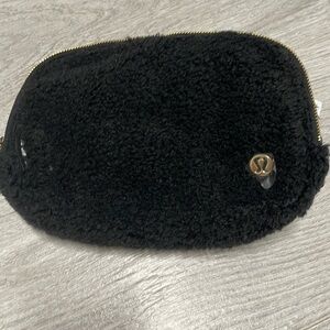 Brand new Lululemon everywhere bag - FLEECE! Stunning! Gold hardware!!!! Black.